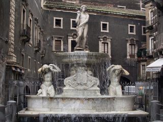 Fontana Amenano Catania Sicilia Donna Energia